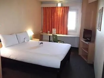 Ibis Paris Saint-denis Stade Sud מלון 3*